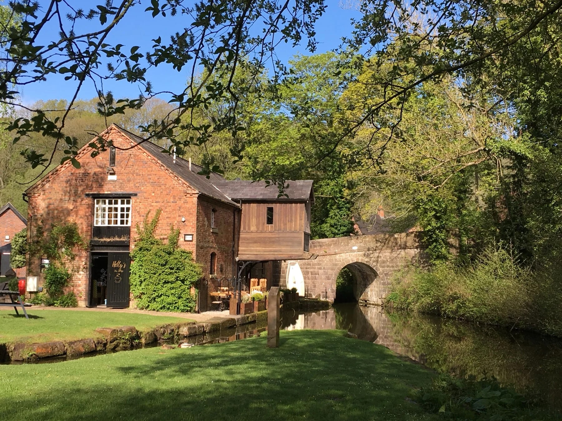 Hetty's Tea Shop at Froghall Wharf, on the Churnet Valley canal