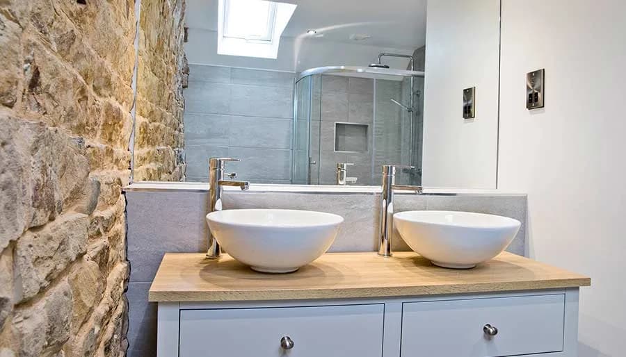 En-suite bathroom at Mixon View with exposed stone wall